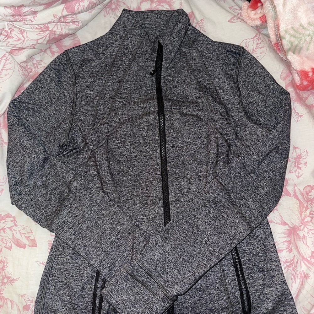 Define full length lululemon jacket in gray color size 10!